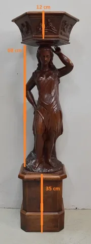ジャルディニアの木製彫刻