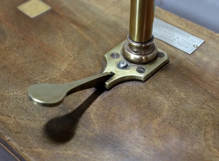Petite Balance de Bijoutier, type Trébuchet – 1900