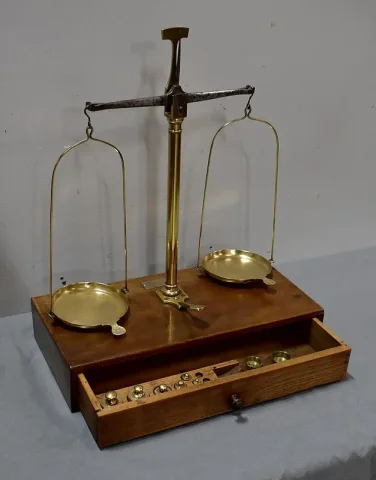 Petite Balance de Bijoutier, type Trébuchet – 1900