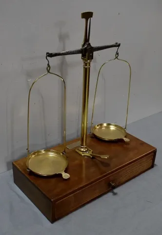 Petite Balance de Bijoutier, type Trébuchet – 1900