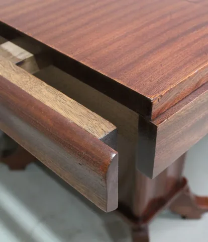FRENCH EXTENDING TABLE