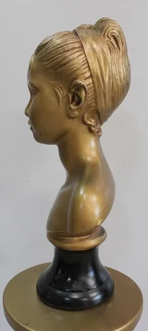 Buste de Fillette et Colonne Torsadée, en Plâtre Doré – 1900 / 1920