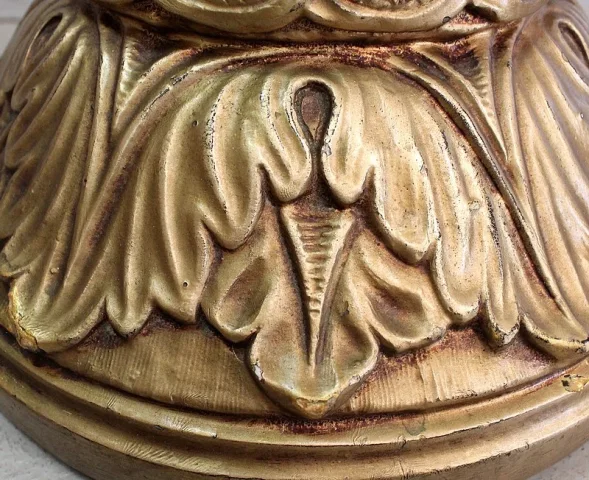 Buste de Fillette et Colonne Torsadée, en Plâtre Doré – 1900 / 1920