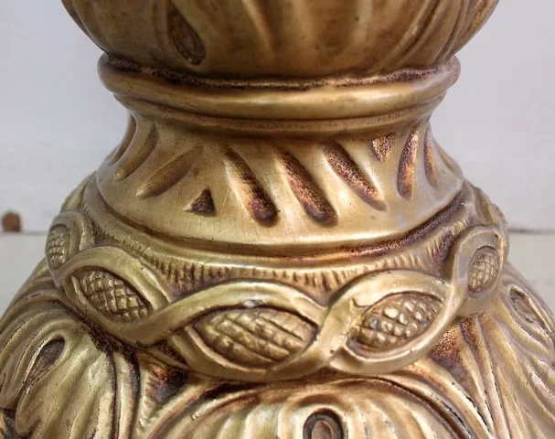 Buste de Fillette et Colonne Torsadée, en Plâtre Doré – 1900 / 1920