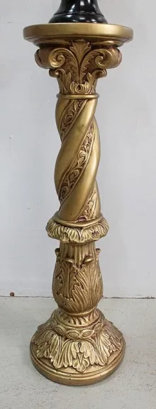 PFLASTERBUST UND SPALTE