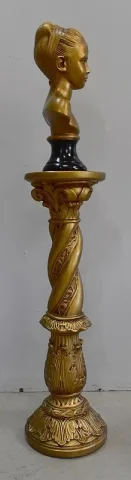 Buste de Fillette et Colonne Torsadée, en Plâtre Doré – 1900 / 1920