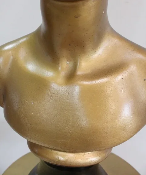PFLASTERBUST UND SPALTE