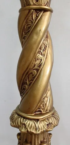 Buste de Fillette et Colonne Torsadée, en Plâtre Doré – 1900 / 1920