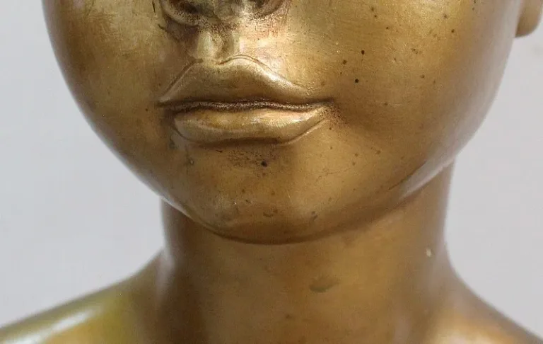 PFLASTERBUST UND SPALTE