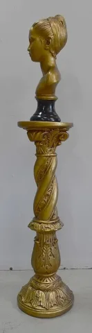 Buste de Fillette et Colonne Torsadée, en Plâtre Doré – 1900 / 1920