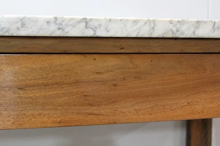 Console de Propriété, en Noyer massif, époque Restauration – Début XIXe