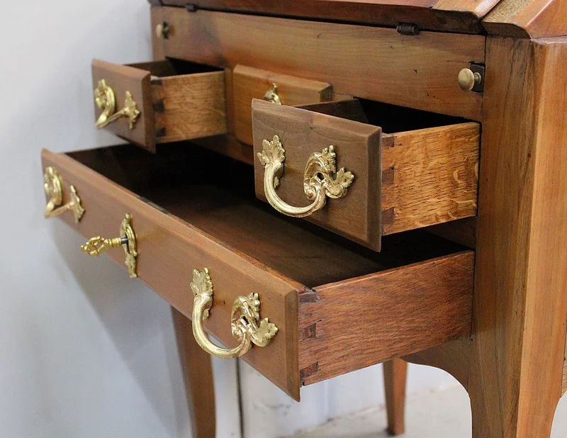 LOUIS XV STYLE SLOPE TOP DESK