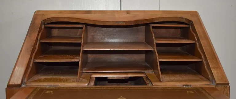 Petit Bureau de Pente en Merisier, style Louis XV – Fin XIXe