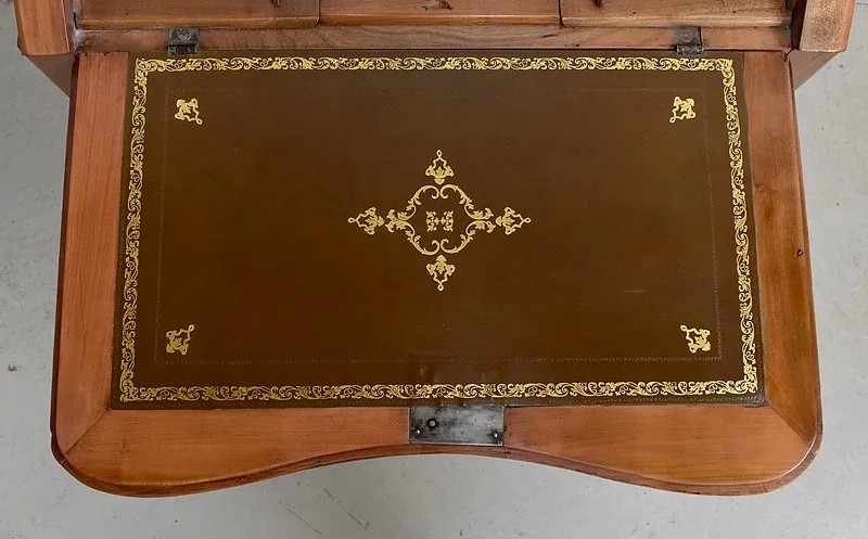 LOUIS XV STYLE SLOPE TOP DESK
