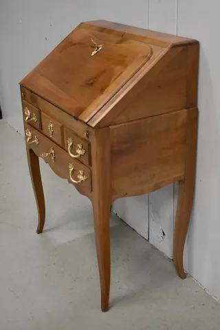 Petit Bureau de Pente en Merisier, style Louis XV – Fin XIXe