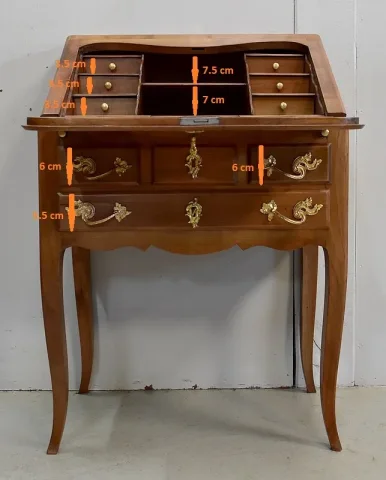 Petit Bureau de Pente en Merisier, style Louis XV – Fin XIXe