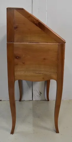 Petit Bureau de Pente en Merisier, style Louis XV – Fin XIXe