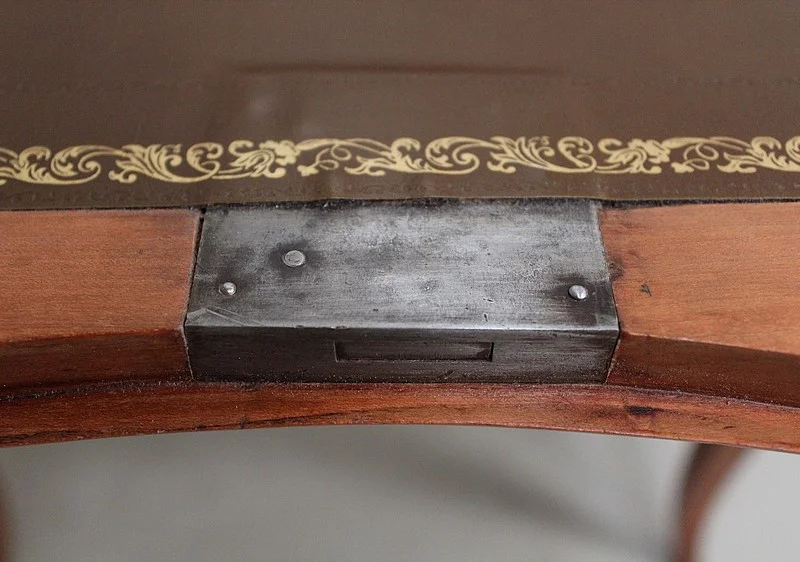 LOUIS XV STYLE SLOPE TOP DESK