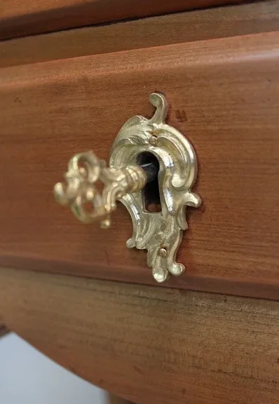 Petit Bureau de Pente en Merisier, style Louis XV – Fin XIXe