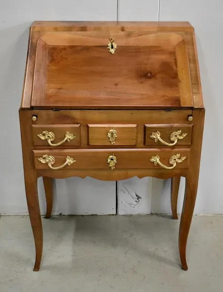 Petit Bureau de Pente en Merisier, style Louis XV – Fin XIXe