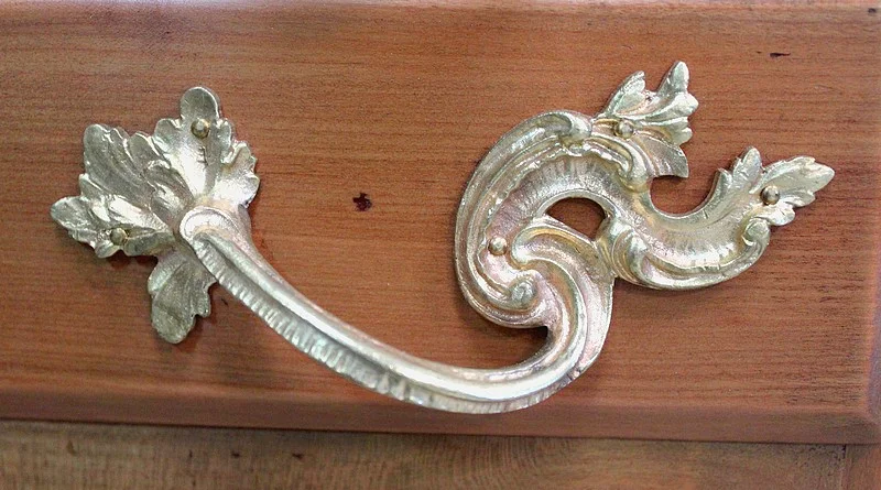 LOUIS XV STYLE SLOPE TOP DESK