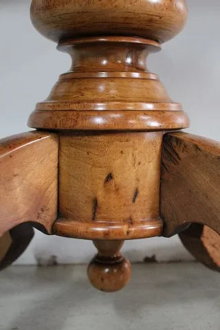 PEDESTAL TABLE