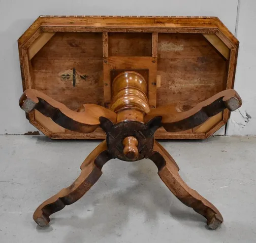 PEDESTAL TABLE