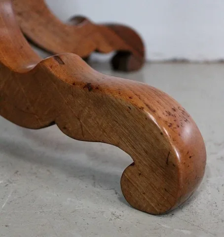 PEDESTAL TABLE