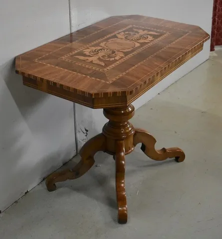 PEDESTAL TABLE