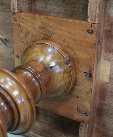 PEDESTAL TABLE