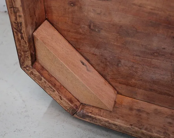 PEDESTAL TABLE
