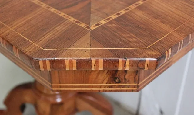PEDESTAL TABLE