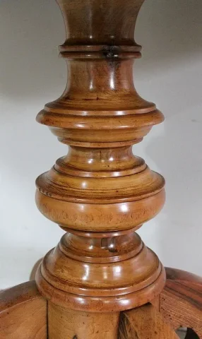 PEDESTAL TABLE