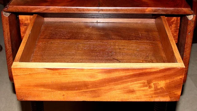MESA DE HOJAS GOTA DE PERIODO DE LOUIS PHILIPPE