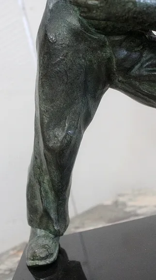 BRONZESKULPTUR