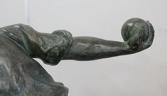 Bronze à Patine Verte, « Le Joueur de Boules » – Début XXe