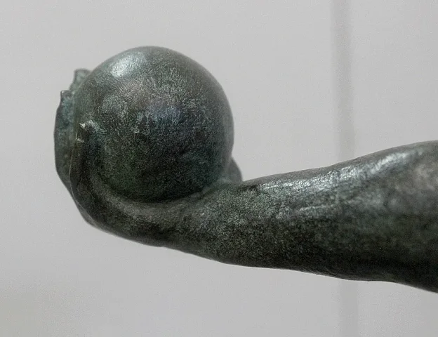 Bronze à Patine Verte, « Le Joueur de Boules » – Début XXe