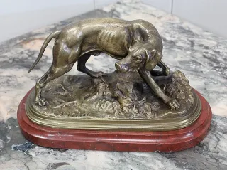 BRONZE DOG von PJ MENE