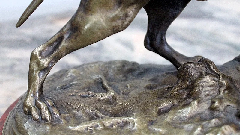 BRONZE DOG von PJ MENE
