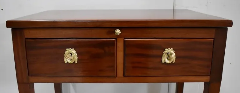 LOUIS XVI PERIODE KLEEDTAFEL