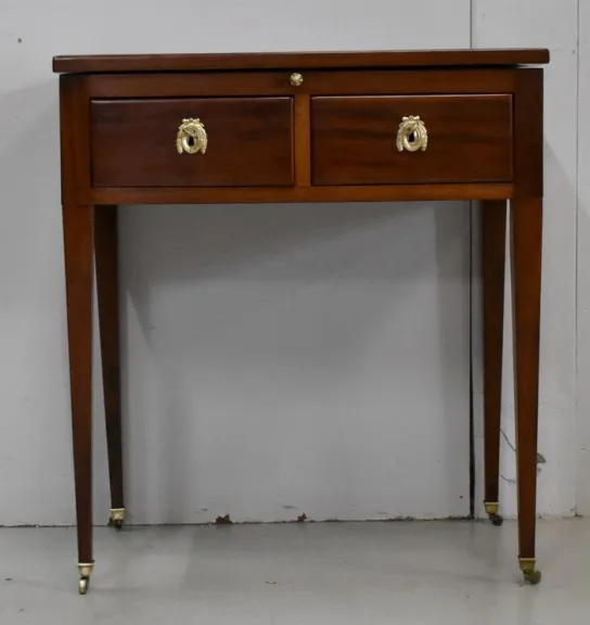 LOUIS XVI PERIODE KLEEDTAFEL