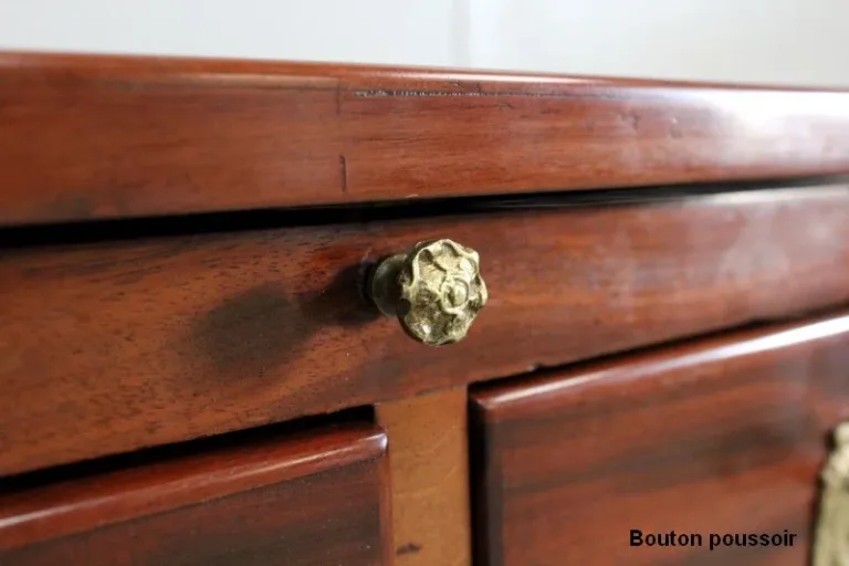 LOUIS XVI PERIODE KLEEDTAFEL