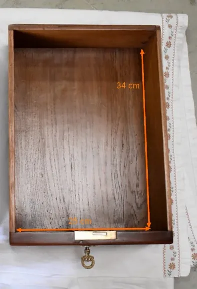 LOUIS XVI PERIODE KLEEDTAFEL