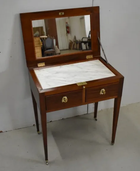 LOUIS XVI PERIODE KLEEDTAFEL