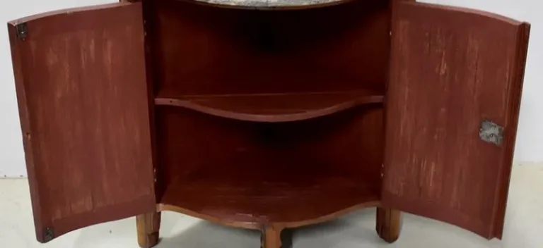 Encoignure en Noyer, époque Louis XV – XVIIIe