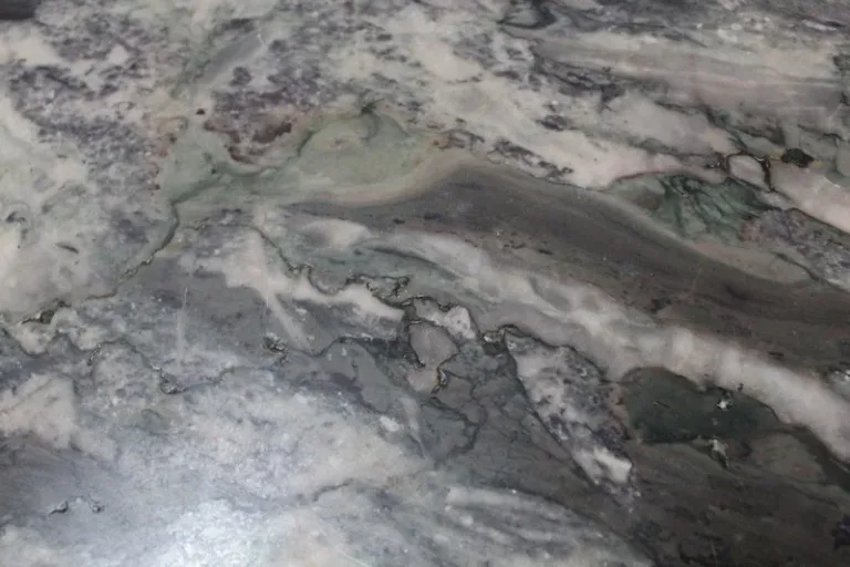 Encoignure en Noyer, époque Louis XV – XVIIIe