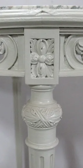 Guéridon en Bois Réchampi et Cannage, style Louis XVI – 1920