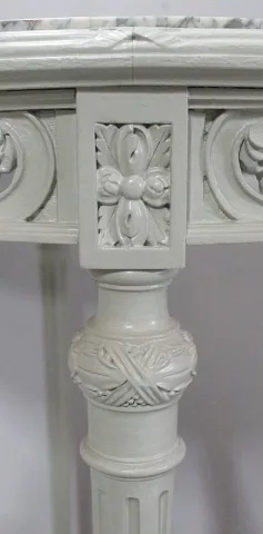 Guéridon en Bois Réchampi et Cannage, style Louis XVI – 1920
