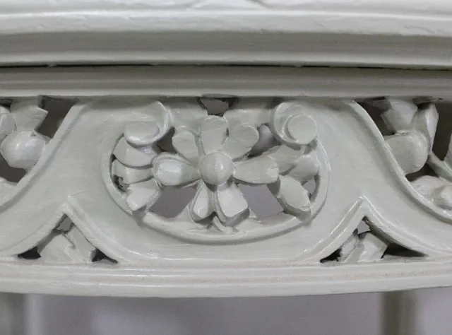 Guéridon en Bois Réchampi et Cannage, style Louis XVI – 1920