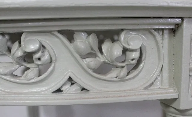 Guéridon en Bois Réchampi et Cannage, style Louis XVI – 1920
